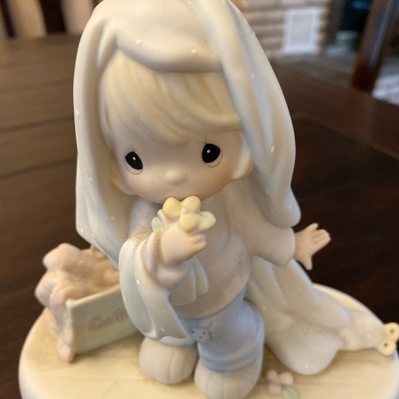 Precious Moments June Figure Figurine - Picture 1 of 4